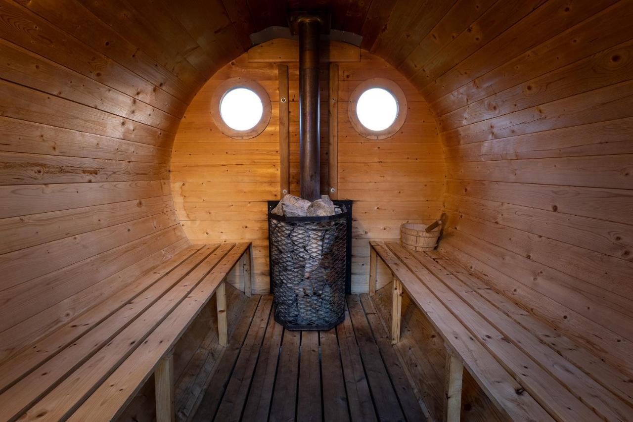 Witowianskie Domki Z Kominkiem, Jacuzzi I Sauna Dzianisz Luaran gambar
