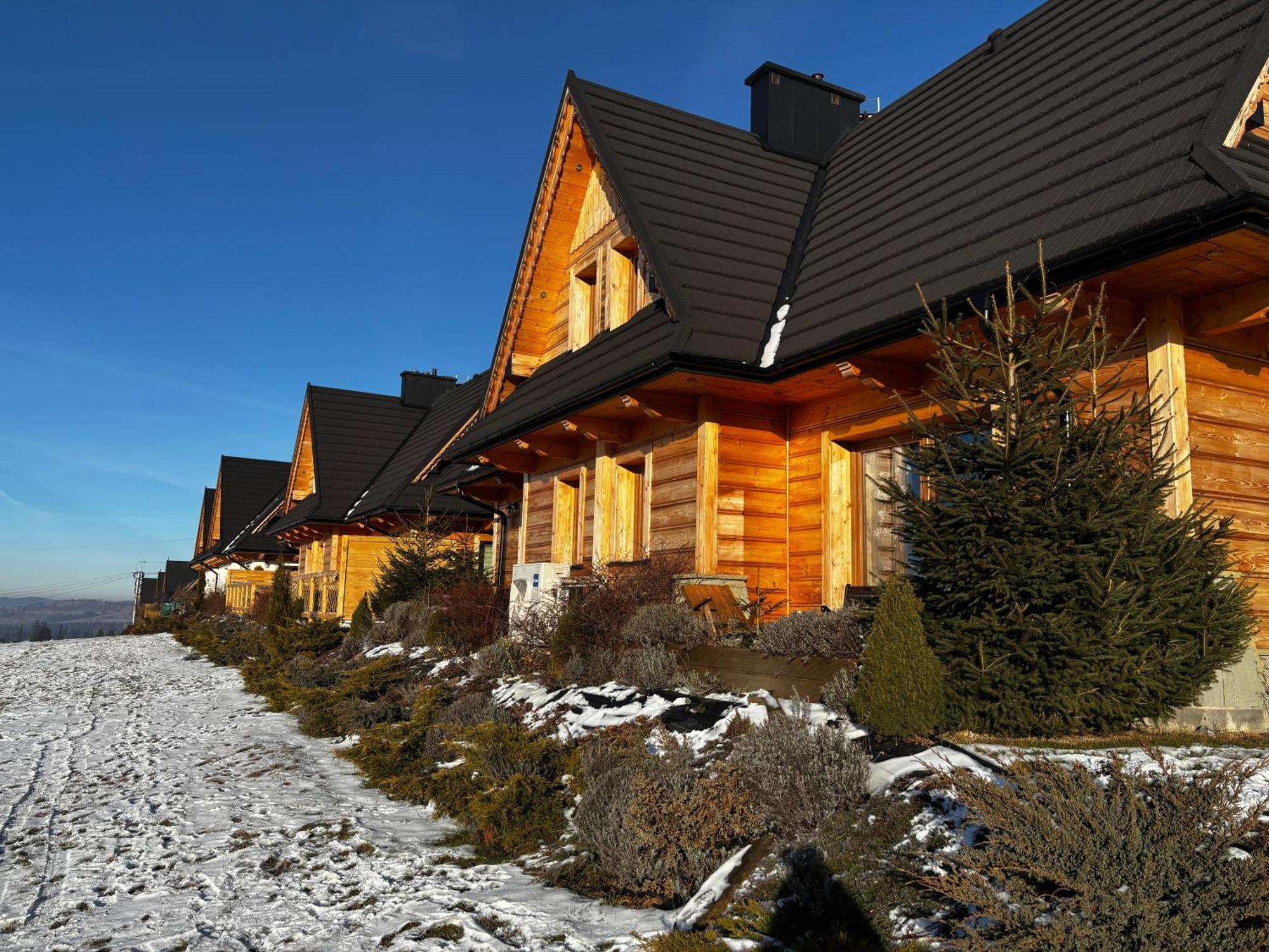 Witowianskie Domki Z Kominkiem, Jacuzzi I Sauna Dzianisz Luaran gambar