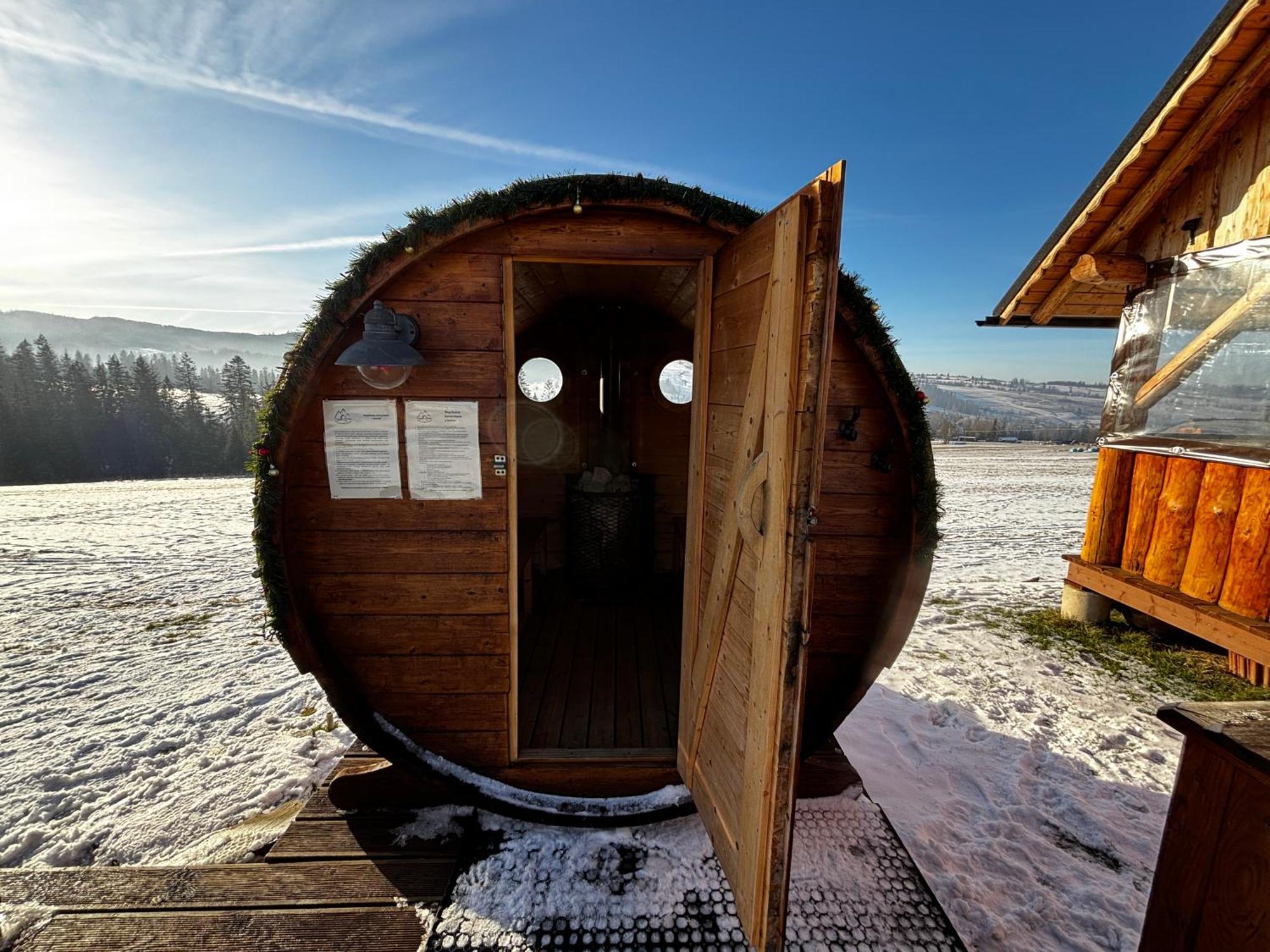 Witowianskie Domki Z Kominkiem, Jacuzzi I Sauna Dzianisz Luaran gambar