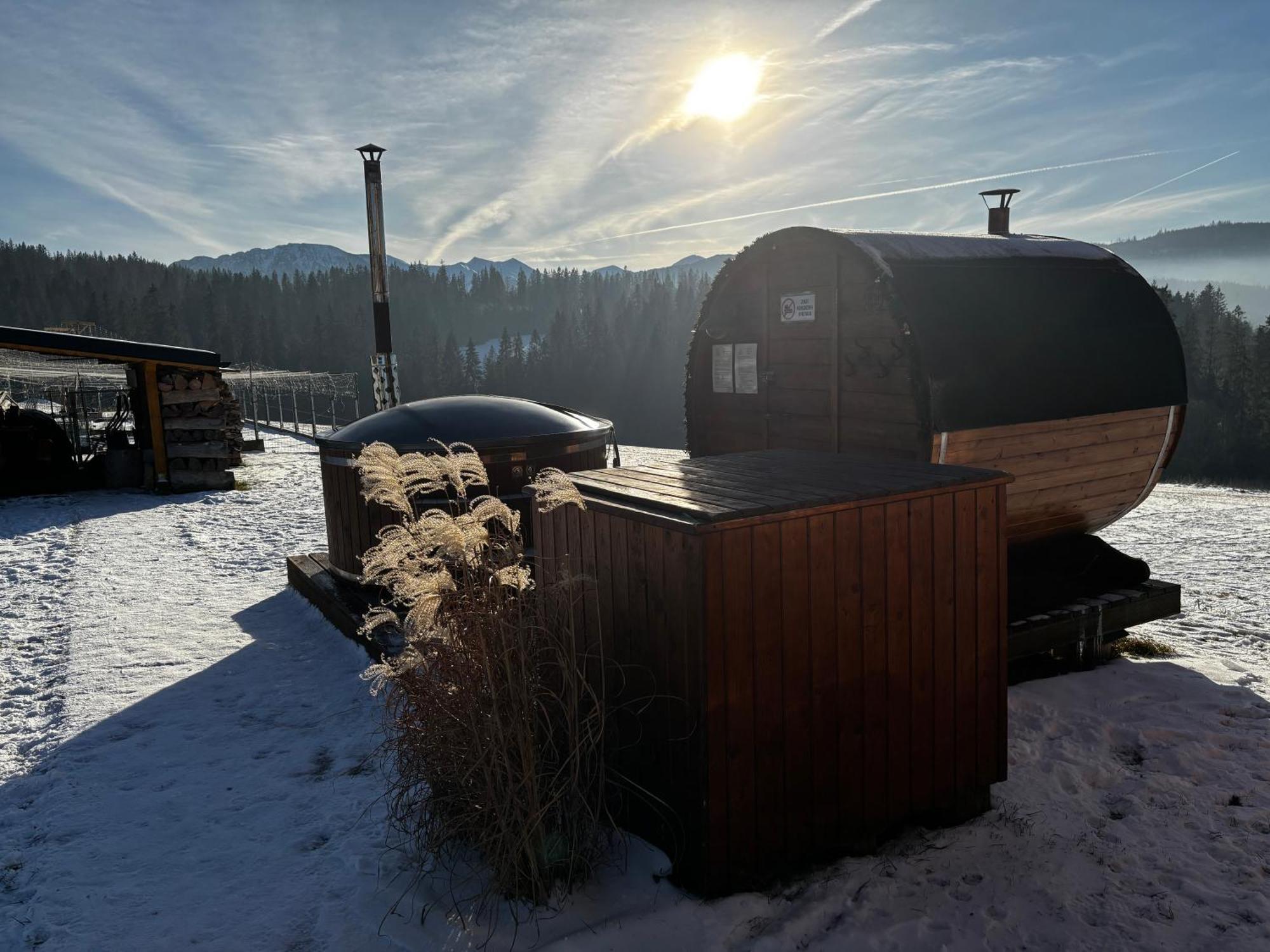 Witowianskie Domki Z Kominkiem, Jacuzzi I Sauna Dzianisz Luaran gambar