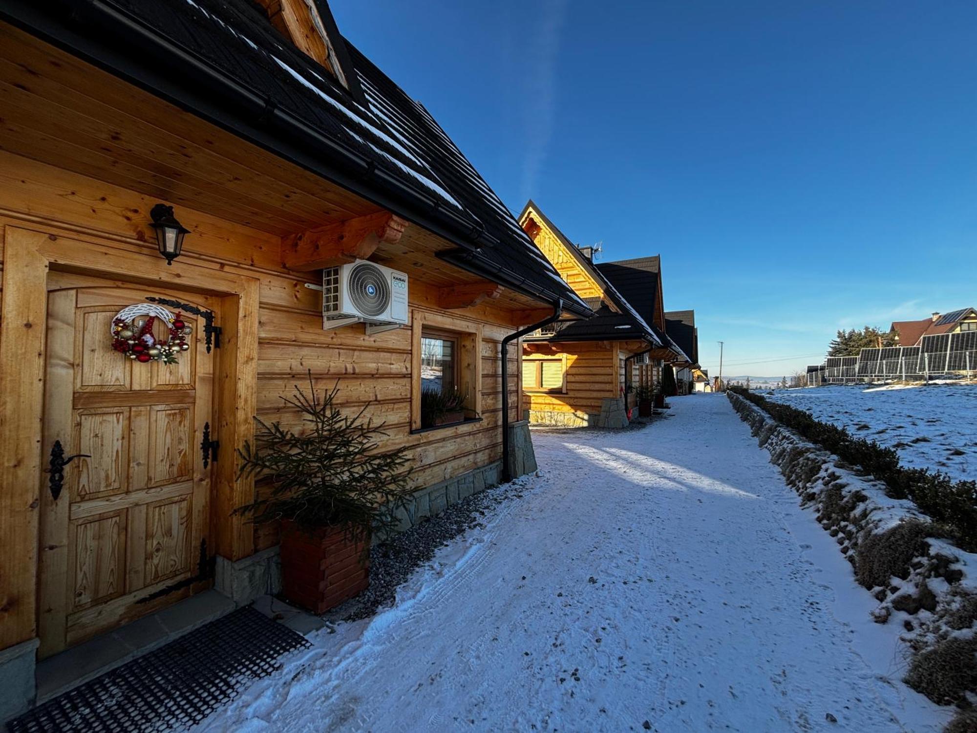 Witowianskie Domki Z Kominkiem, Jacuzzi I Sauna Dzianisz Luaran gambar
