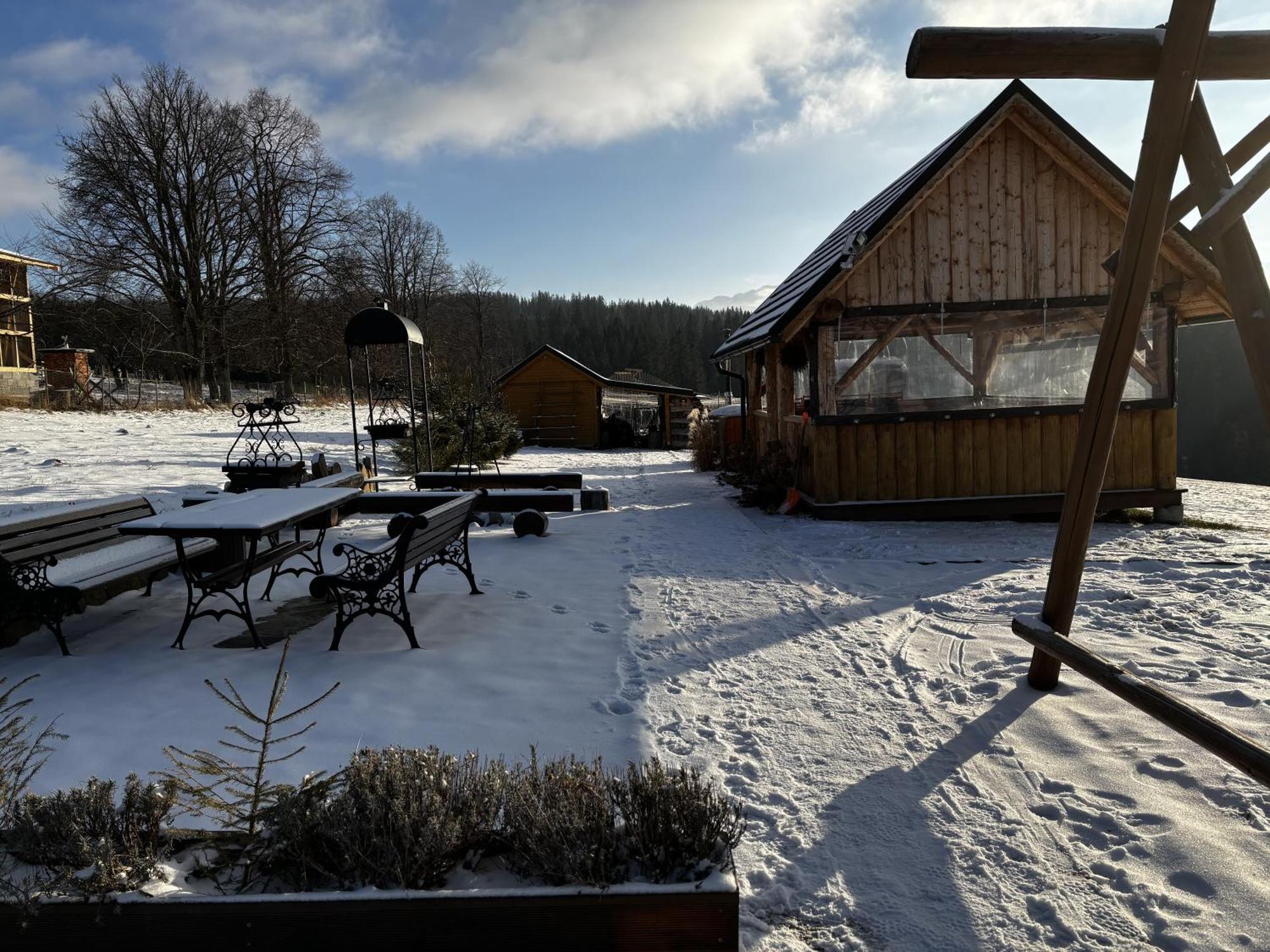 Witowianskie Domki Z Kominkiem, Jacuzzi I Sauna Dzianisz Luaran gambar