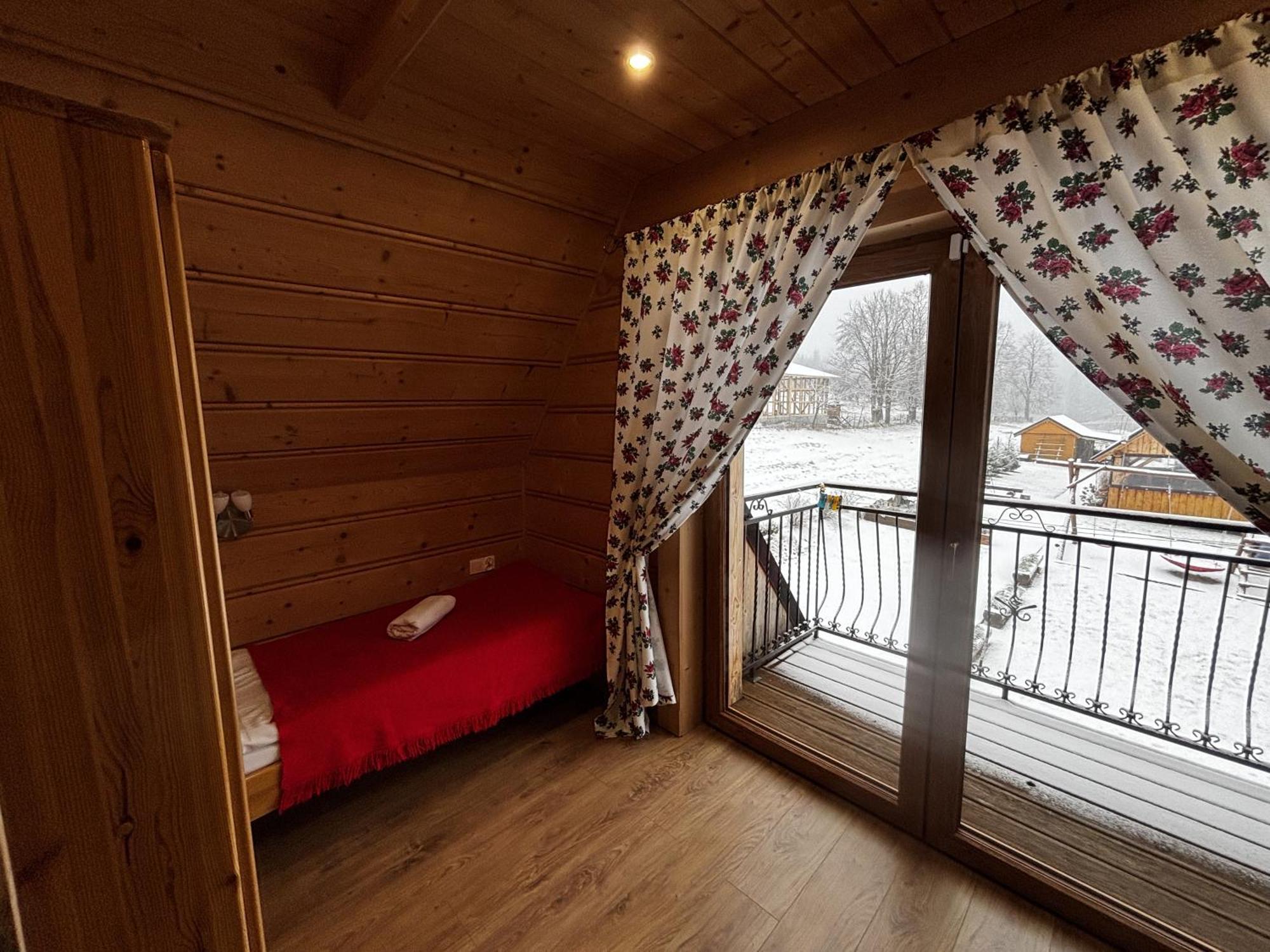 Witowianskie Domki Z Kominkiem, Jacuzzi I Sauna Dzianisz Luaran gambar