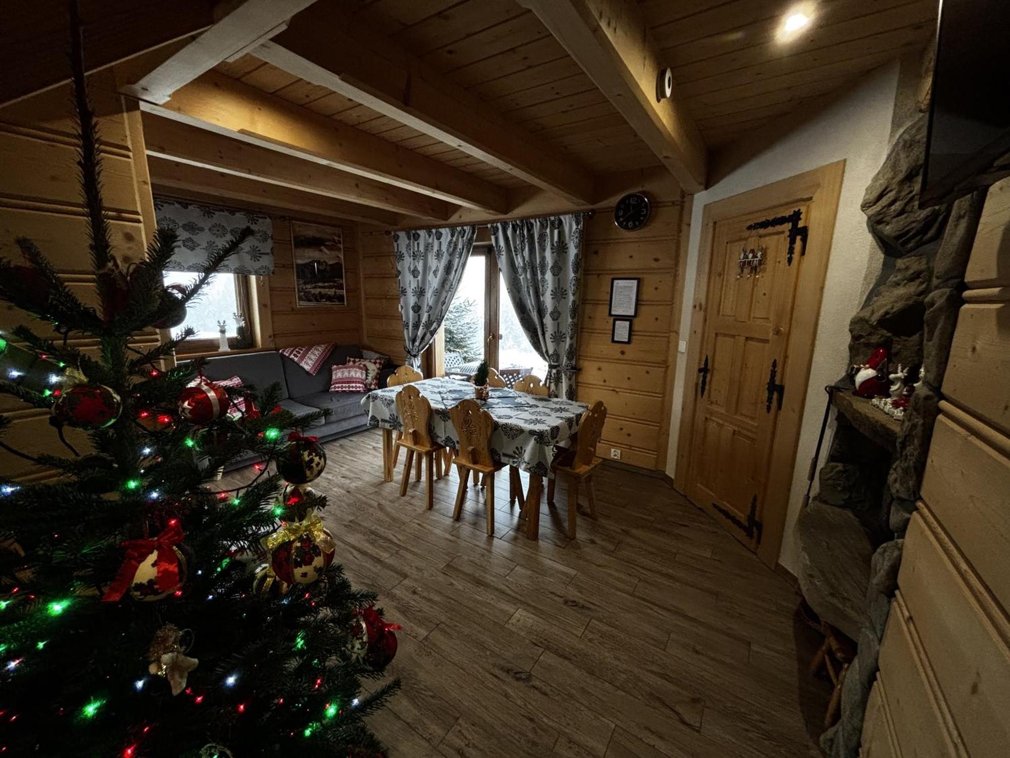 Witowianskie Domki Z Kominkiem, Jacuzzi I Sauna Dzianisz Luaran gambar